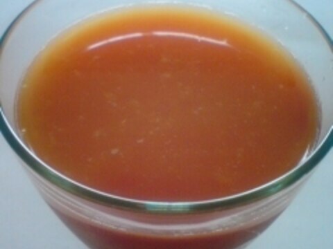 トマトジュースとオレンジジュースのミックスジュース